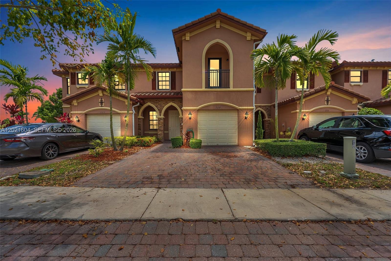 BAYWINDS OF GALAPAGOS - Residential