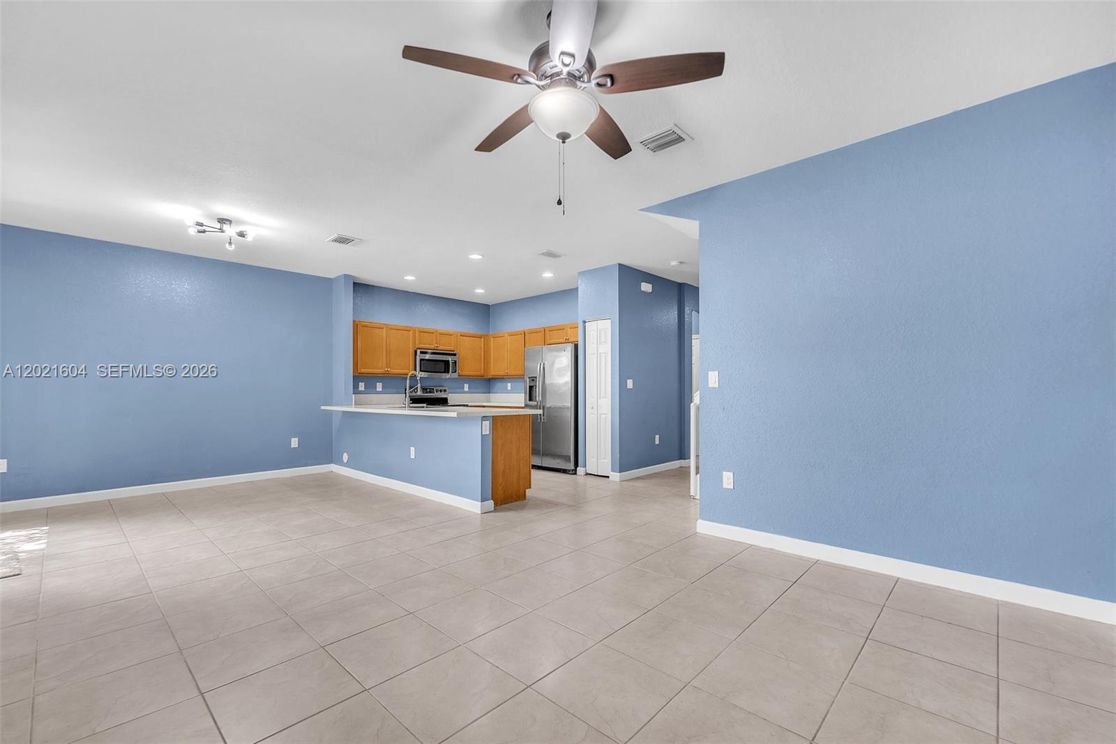 BAYWINDS OF GALAPAGOS - Residential