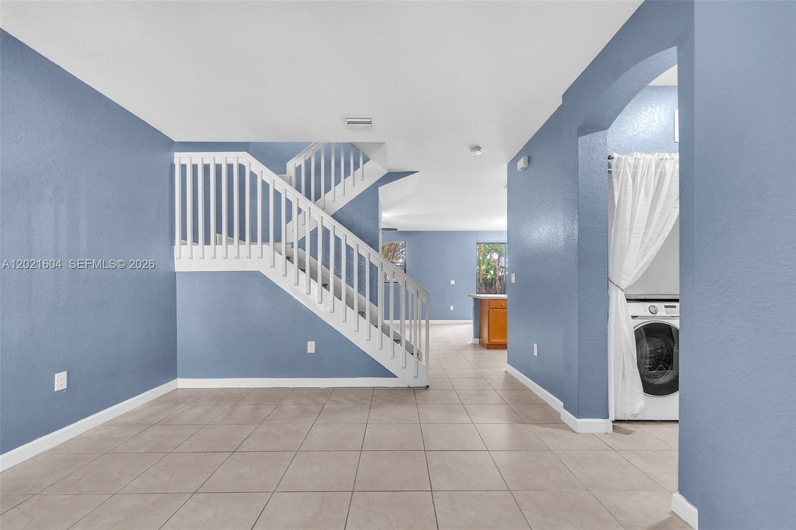 BAYWINDS OF GALAPAGOS - Residential