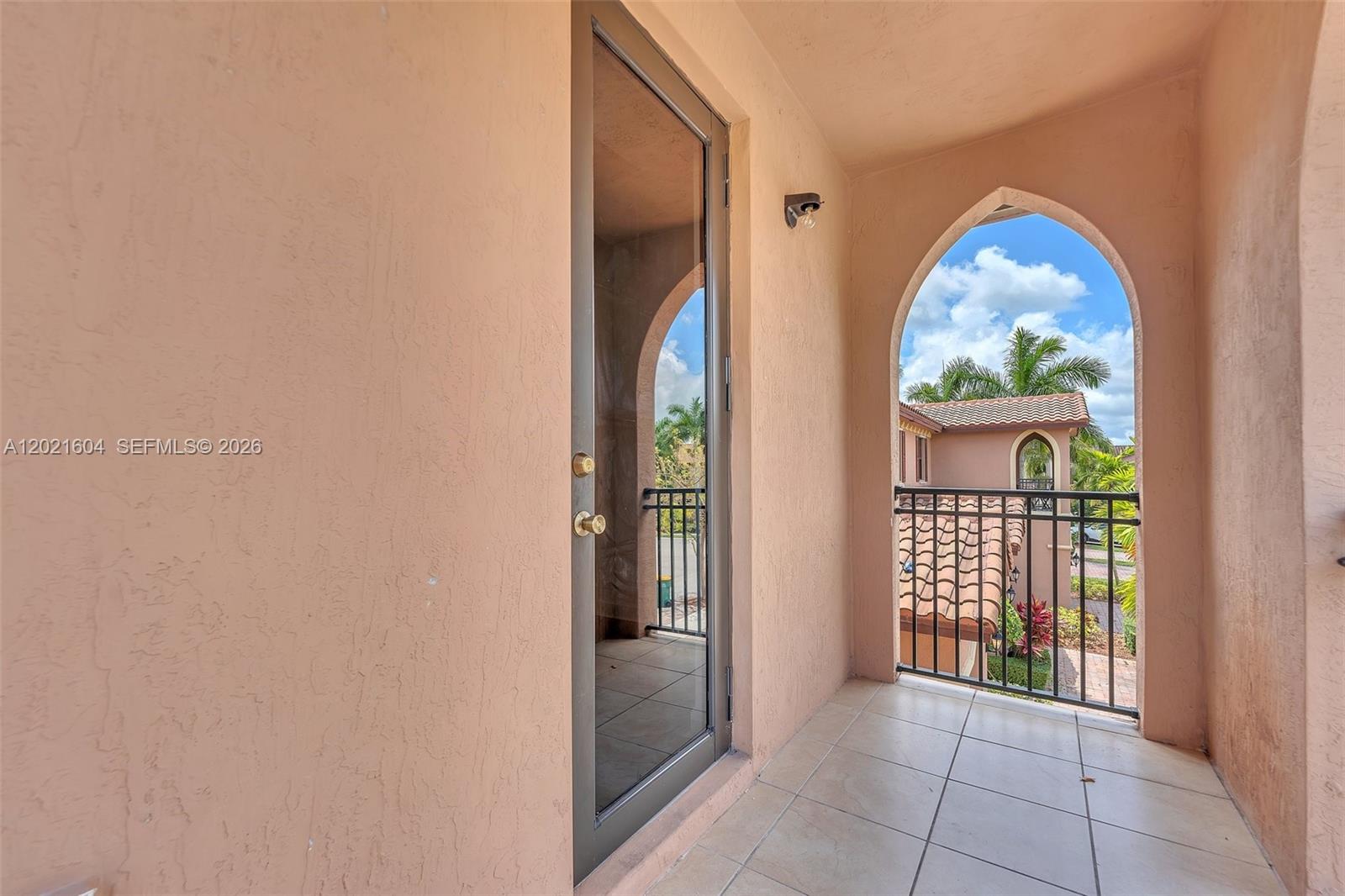 BAYWINDS OF GALAPAGOS - Residential