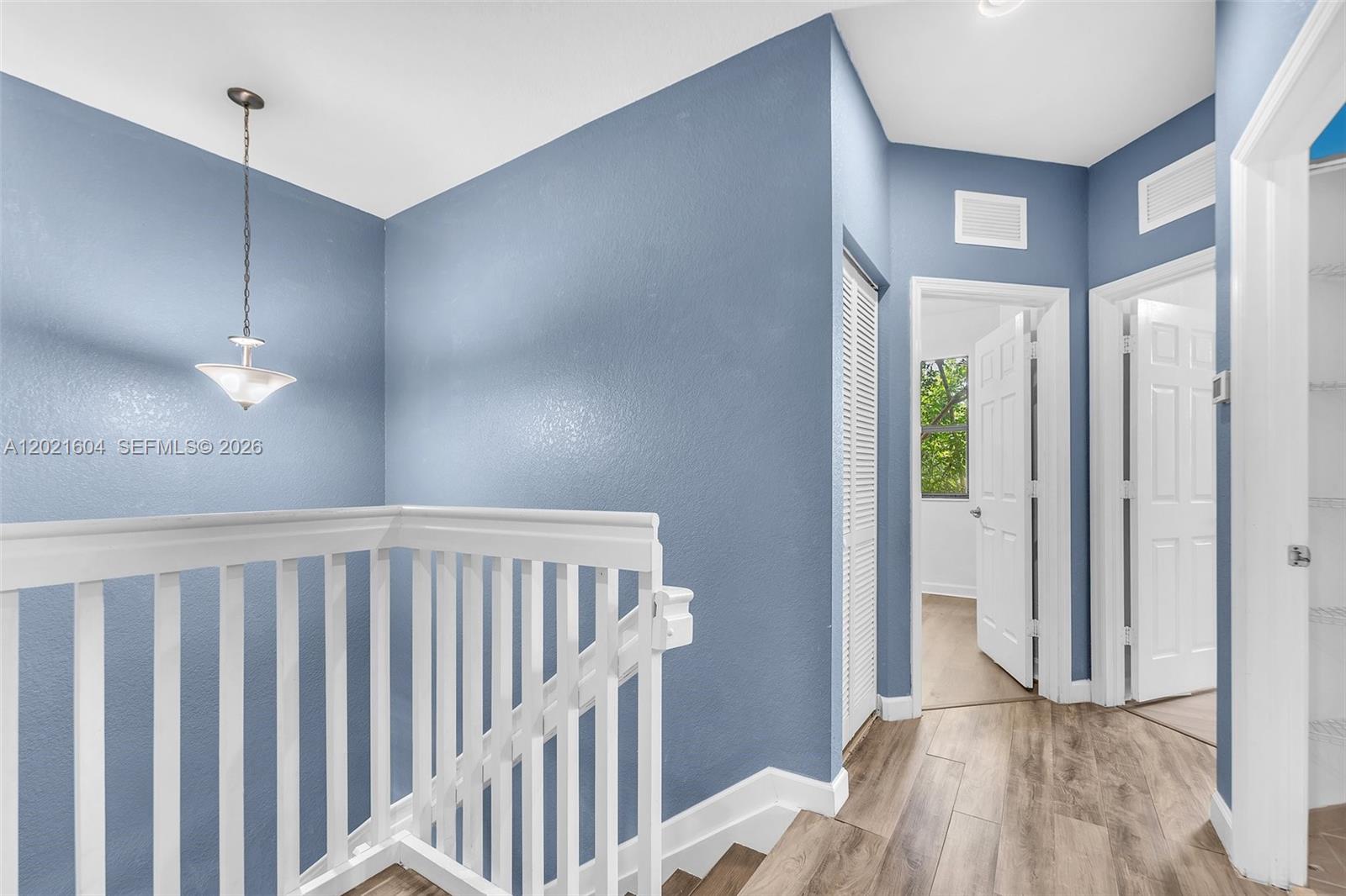 BAYWINDS OF GALAPAGOS - Residential