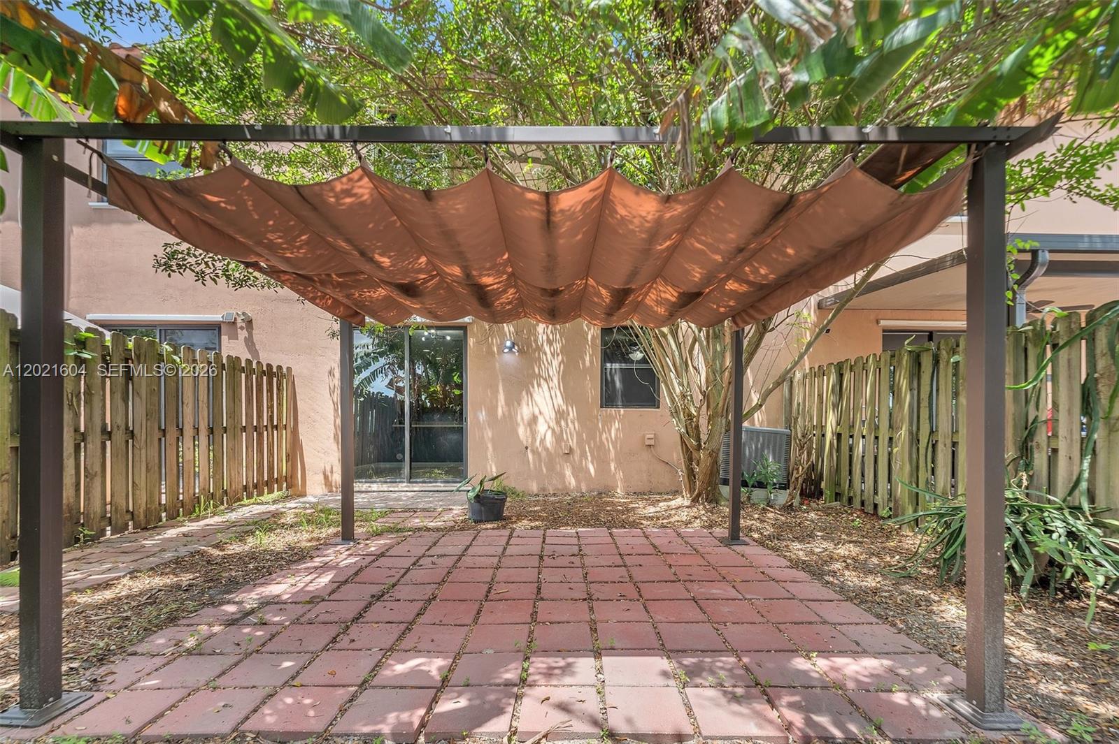 BAYWINDS OF GALAPAGOS - Residential