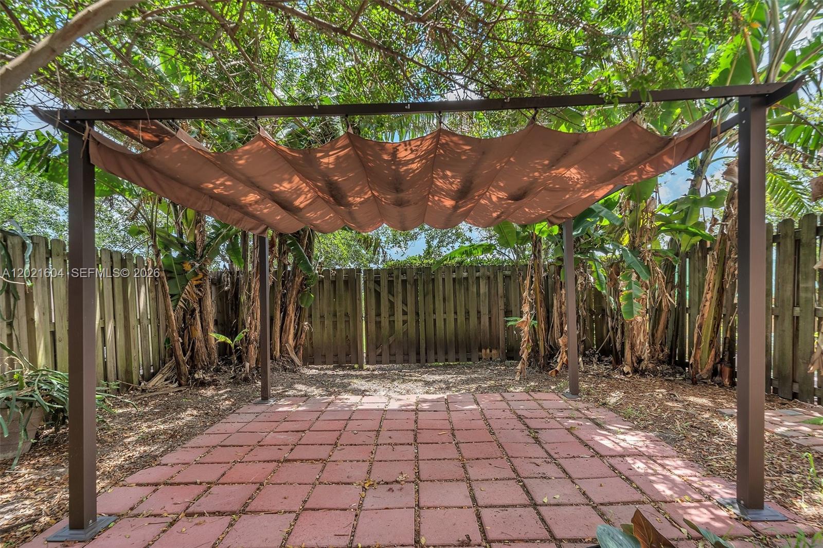 BAYWINDS OF GALAPAGOS - Residential