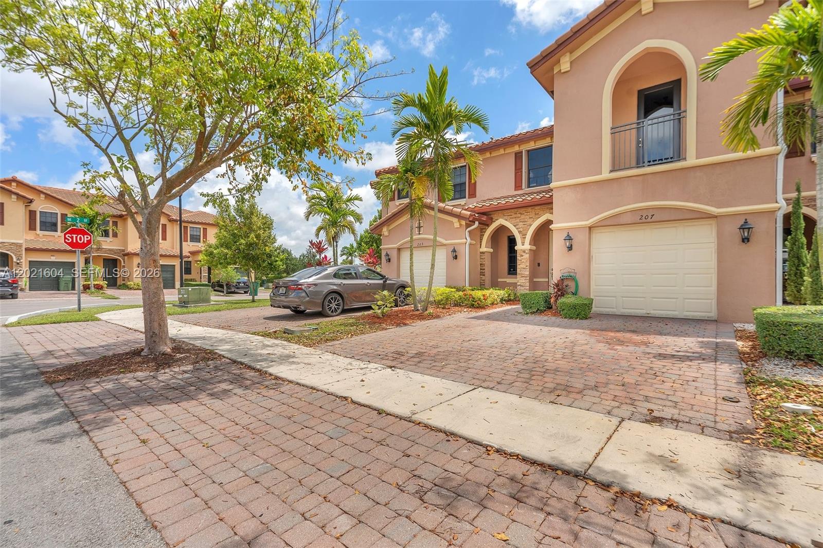 BAYWINDS OF GALAPAGOS - Residential