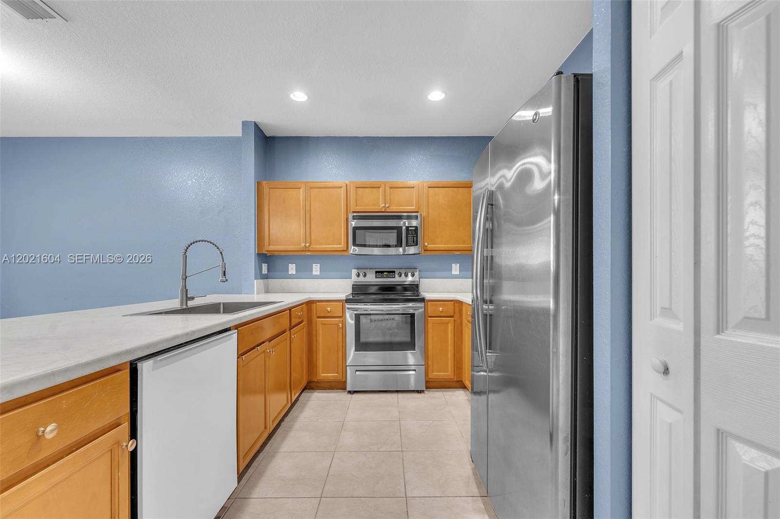 BAYWINDS OF GALAPAGOS - Residential