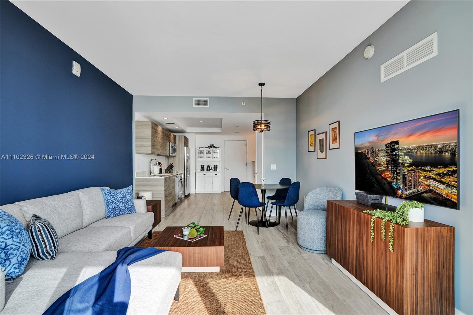 121 NE 34th St 2906