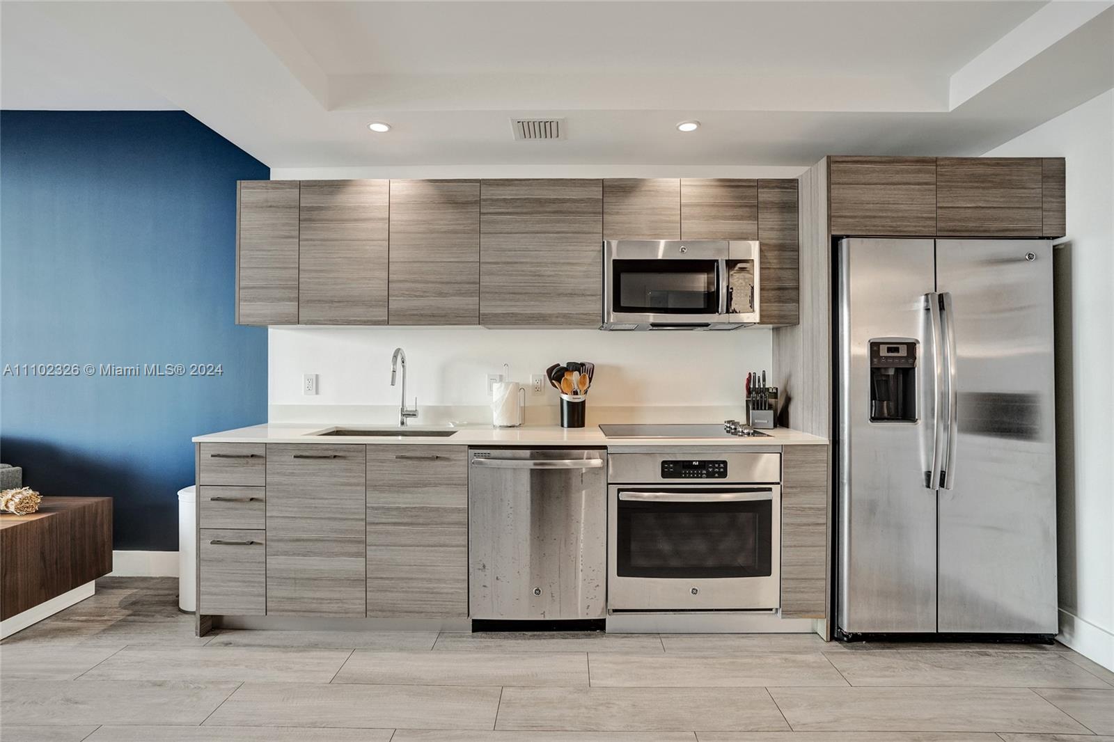 3401 MIDTOWN CONDO - Residential Lease