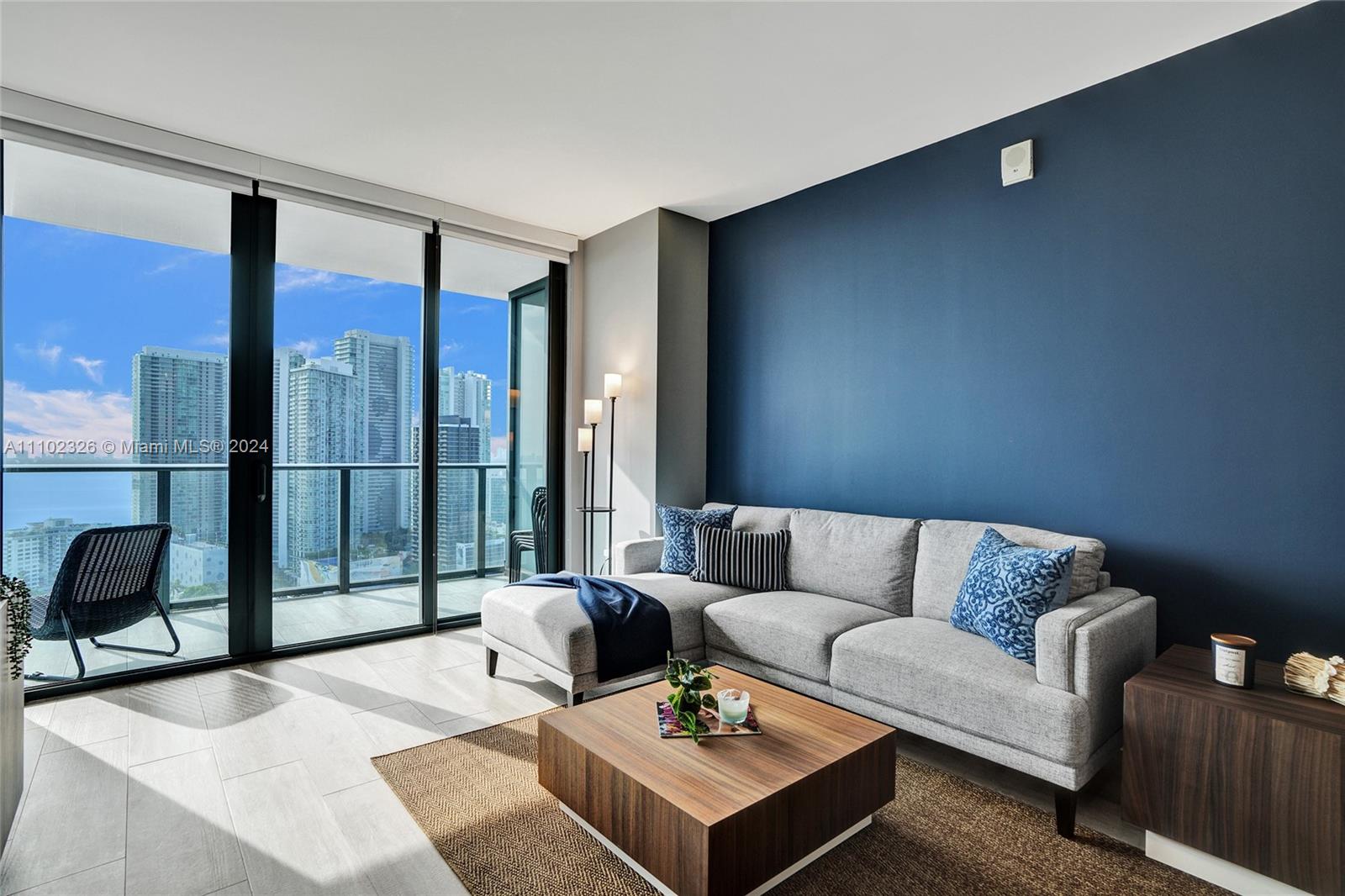 121 NE 34th St 2906
