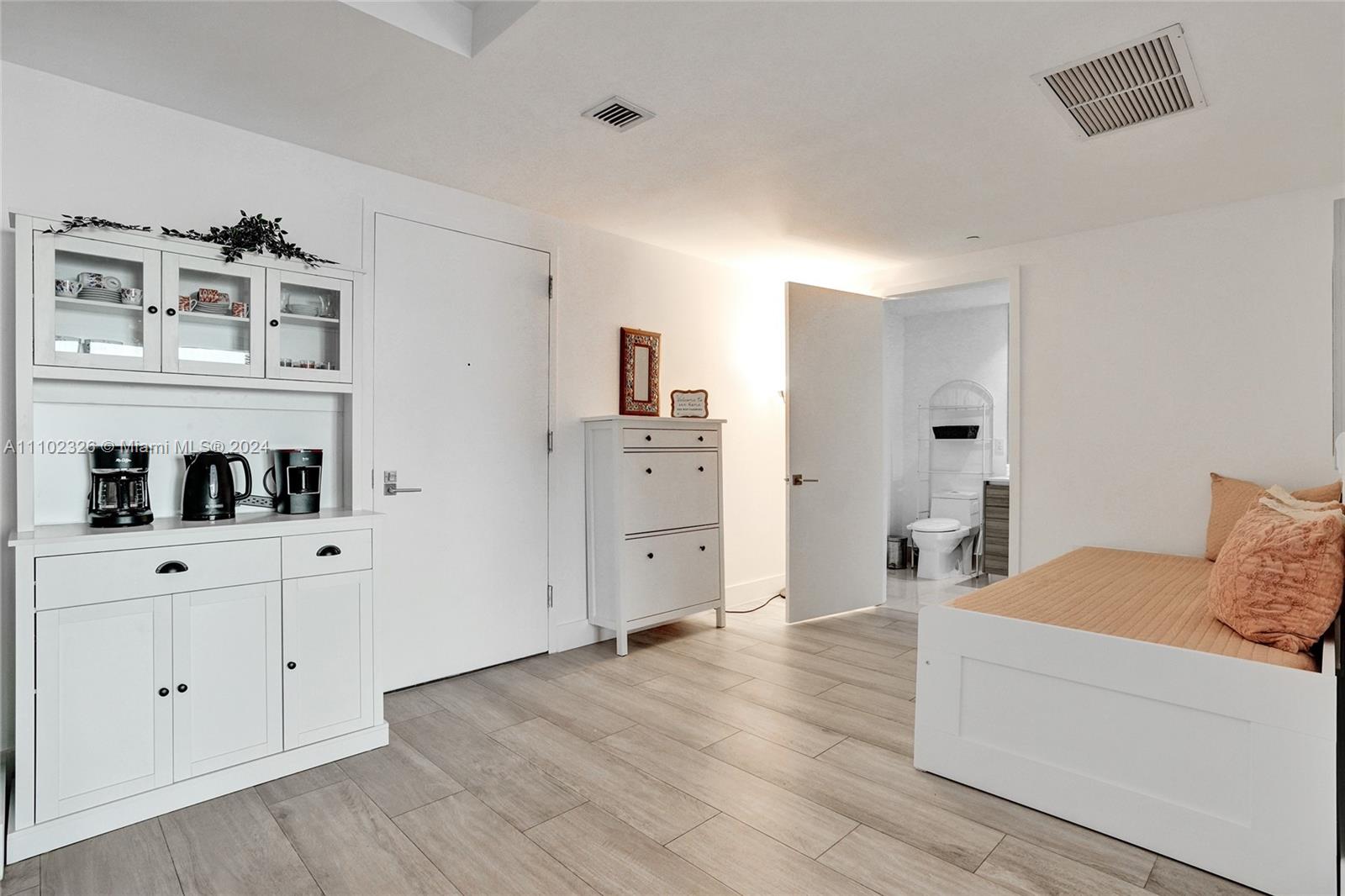 3401 MIDTOWN CONDO - Residential Lease