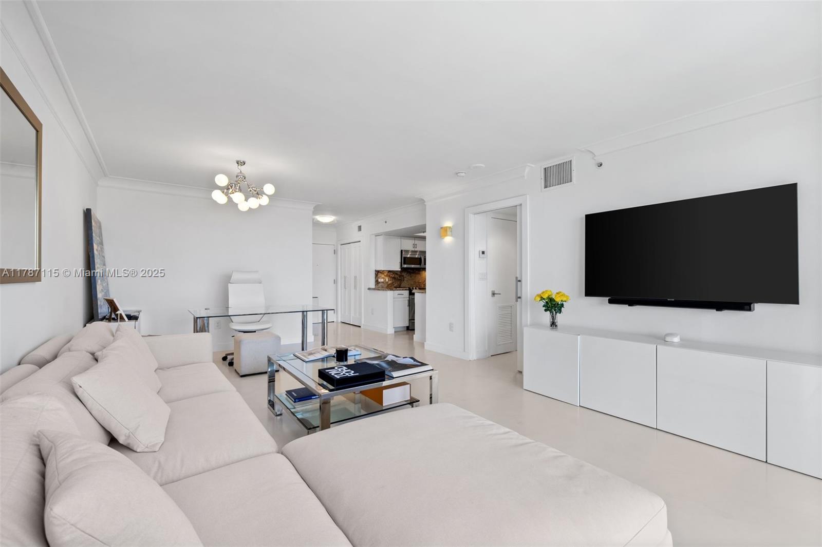 90 Alton Rd 907
