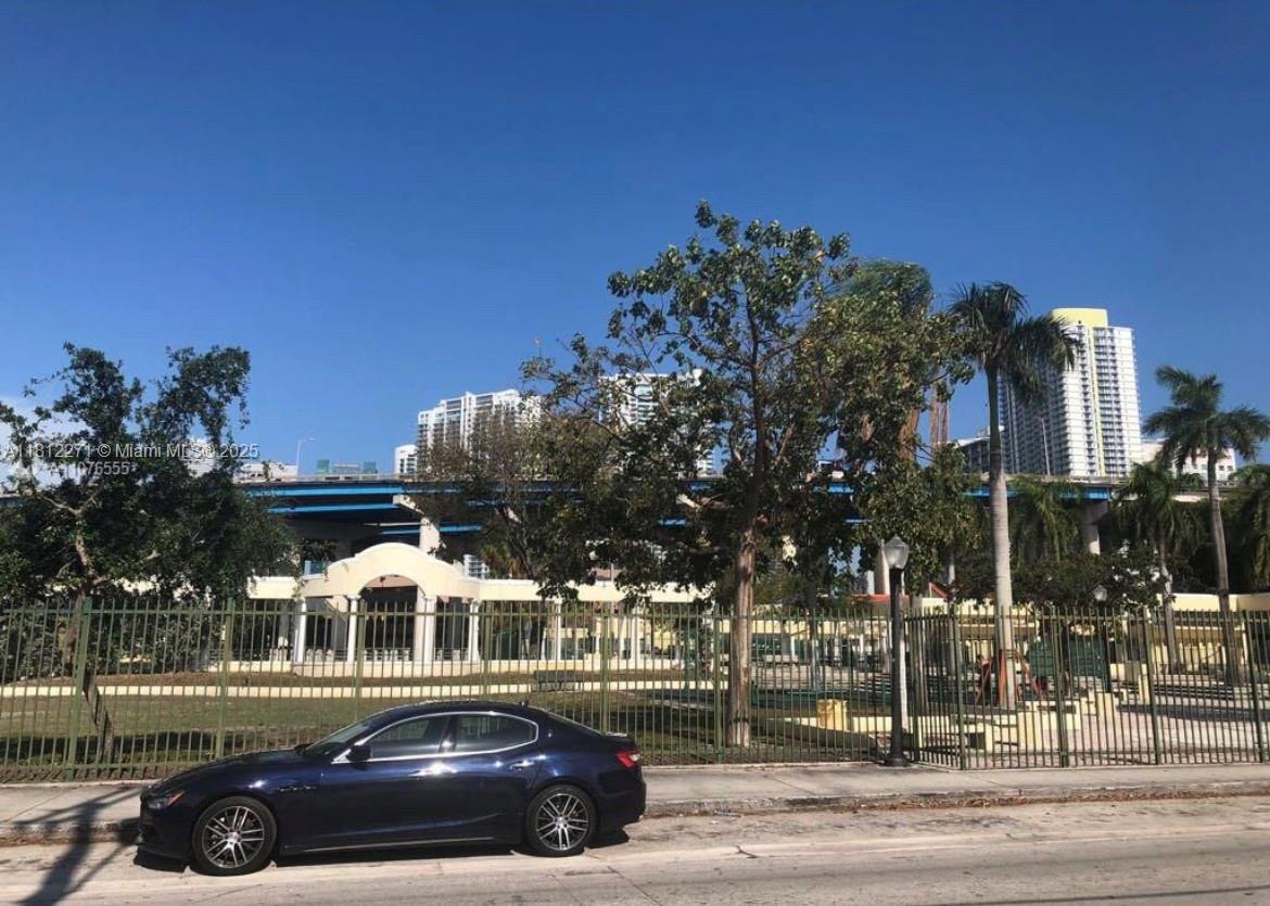 318 SW 4th Ave 1