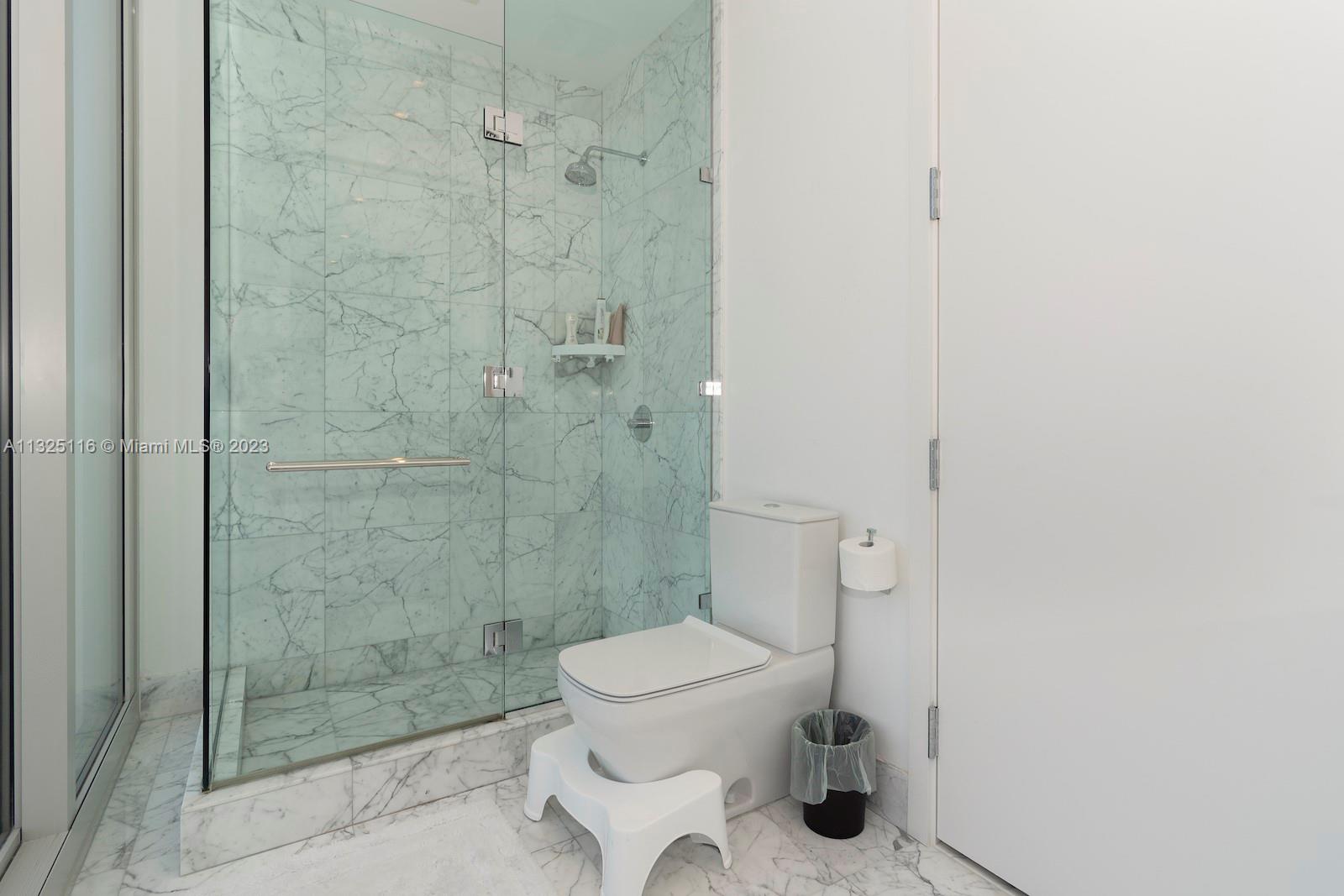 JADE SIGNATURE CONDO - Residential