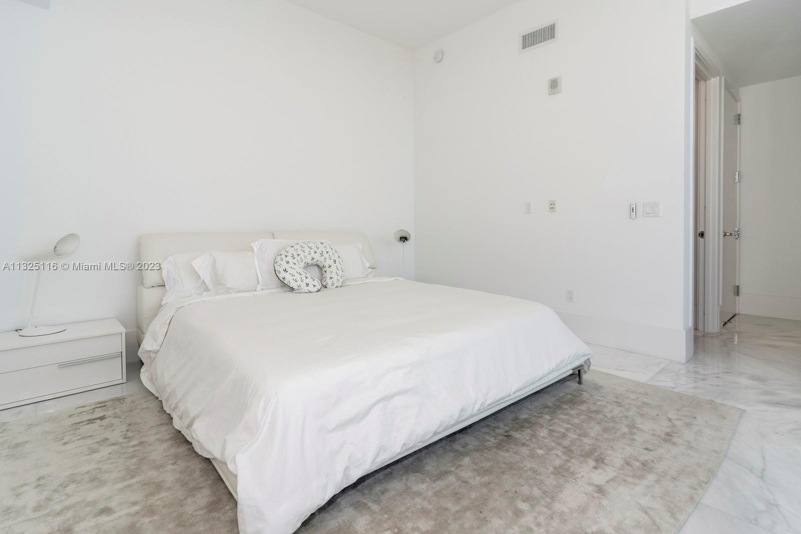 JADE SIGNATURE CONDO - Residential