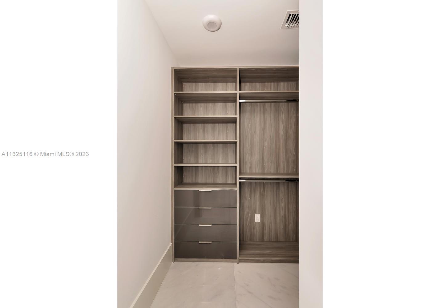 JADE SIGNATURE CONDO - Residential