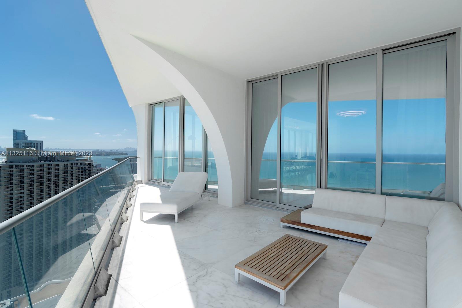 JADE SIGNATURE CONDO - Residential