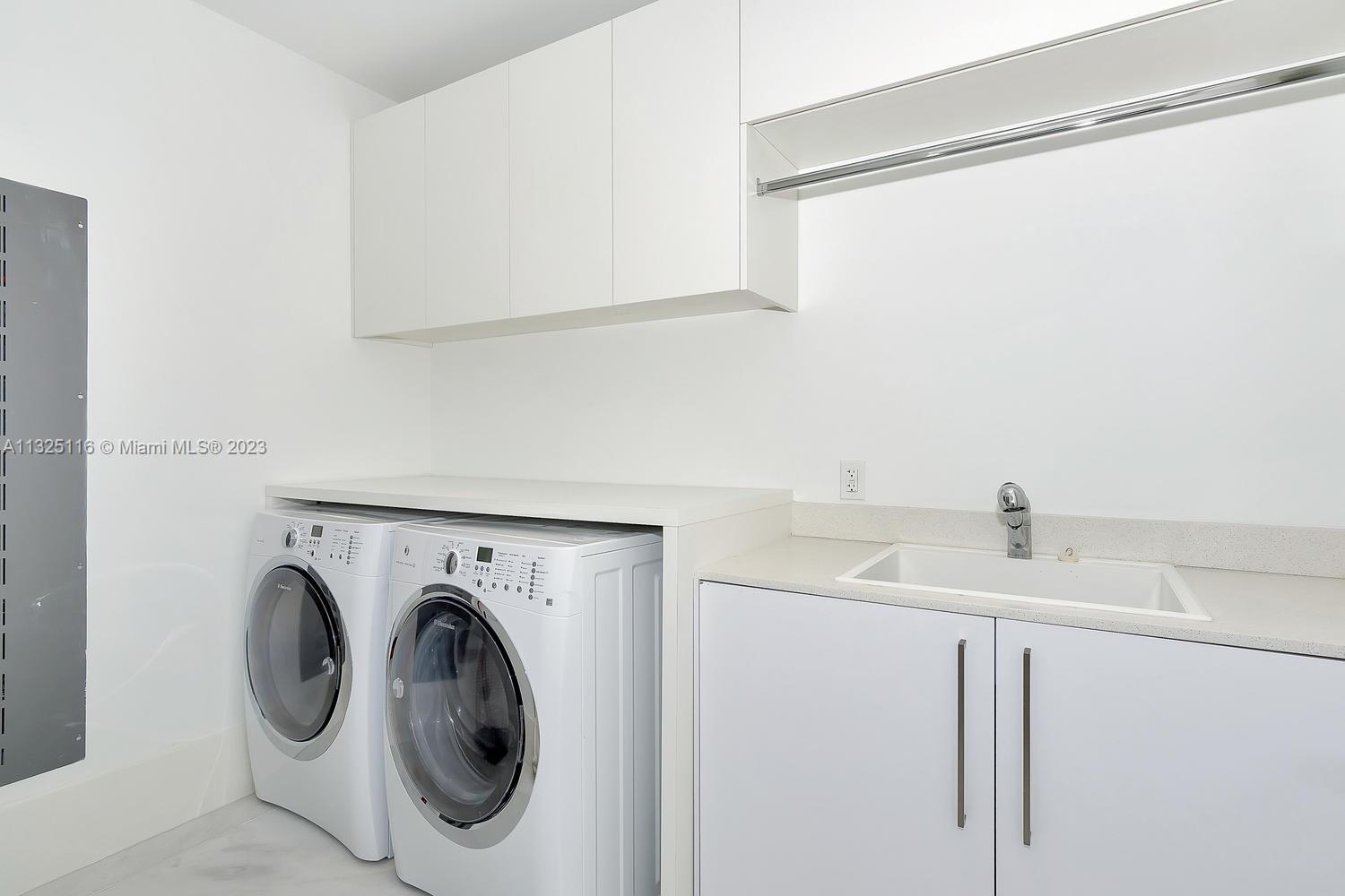 JADE SIGNATURE CONDO - Residential