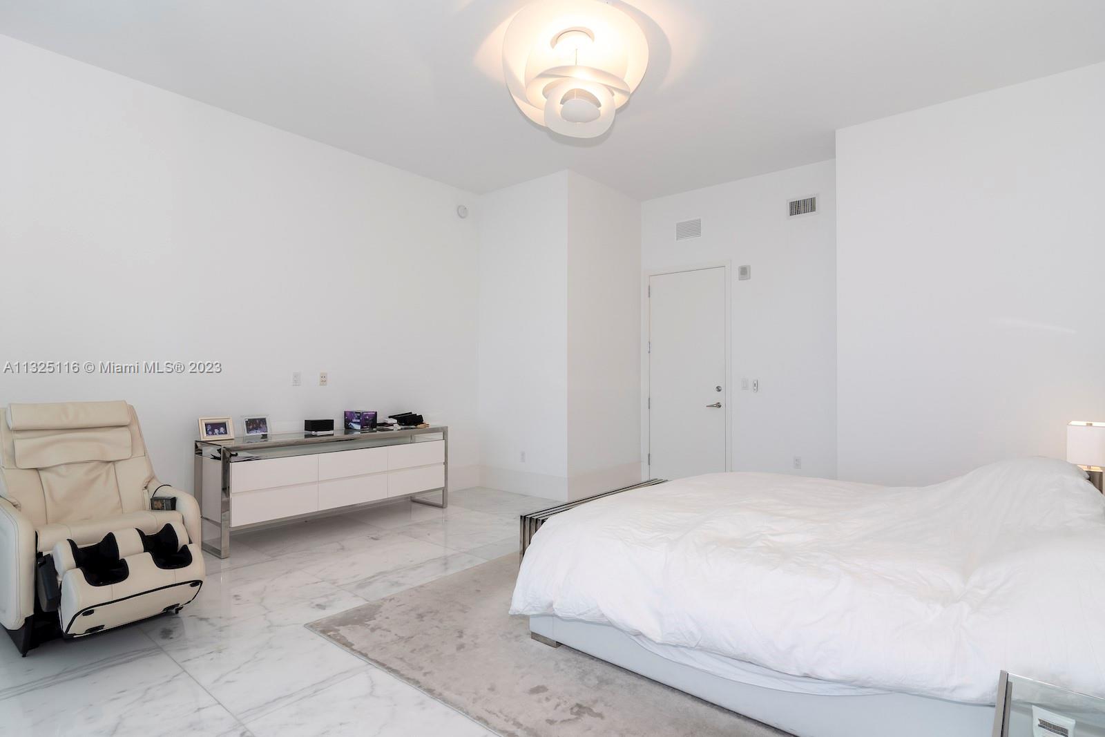 JADE SIGNATURE CONDO - Residential