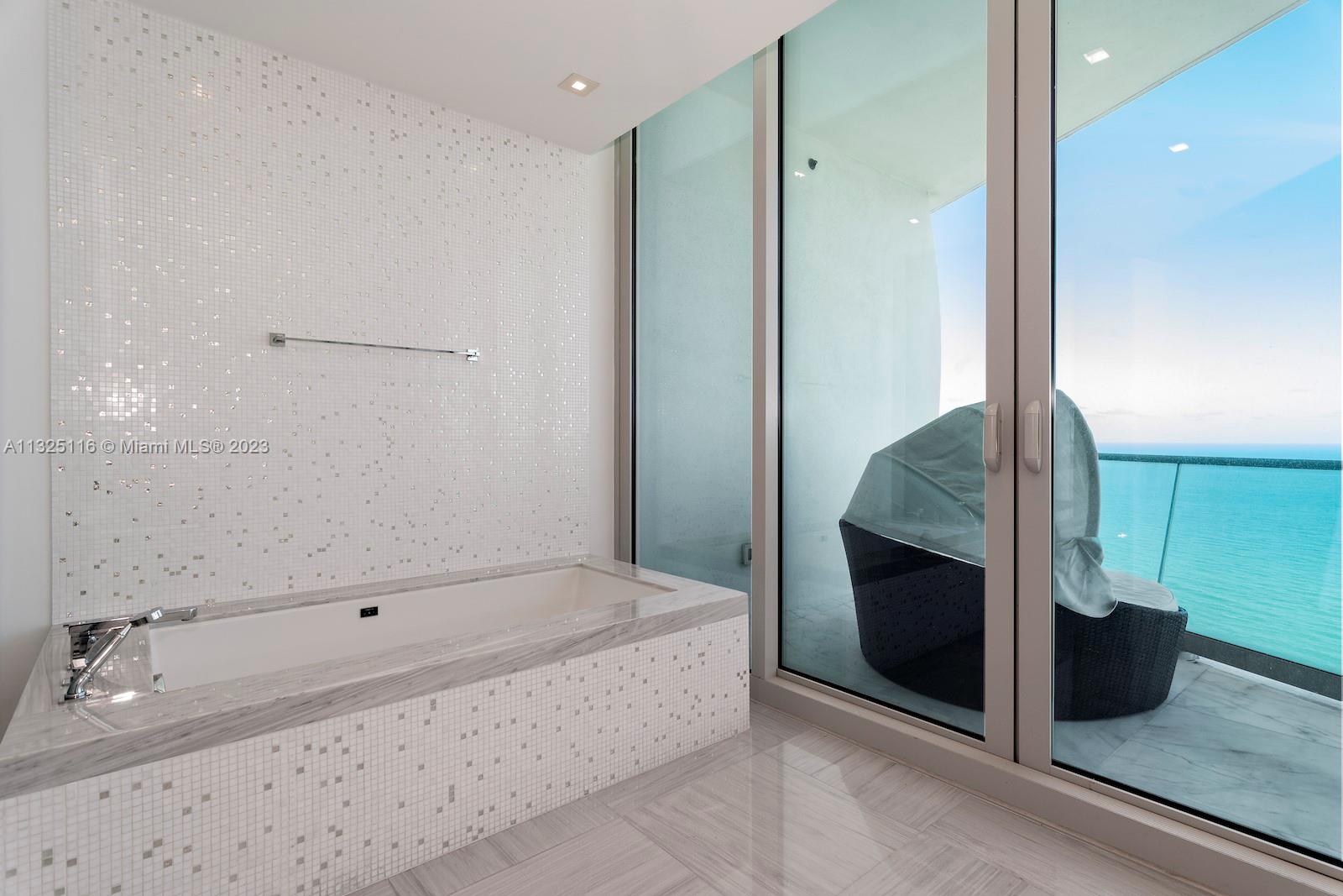 JADE SIGNATURE CONDO - Residential