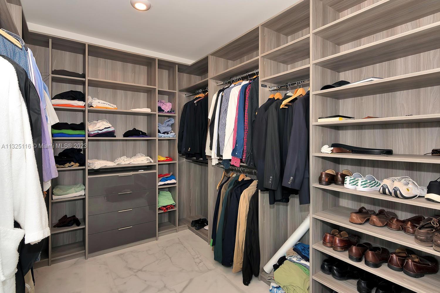 JADE SIGNATURE CONDO - Residential