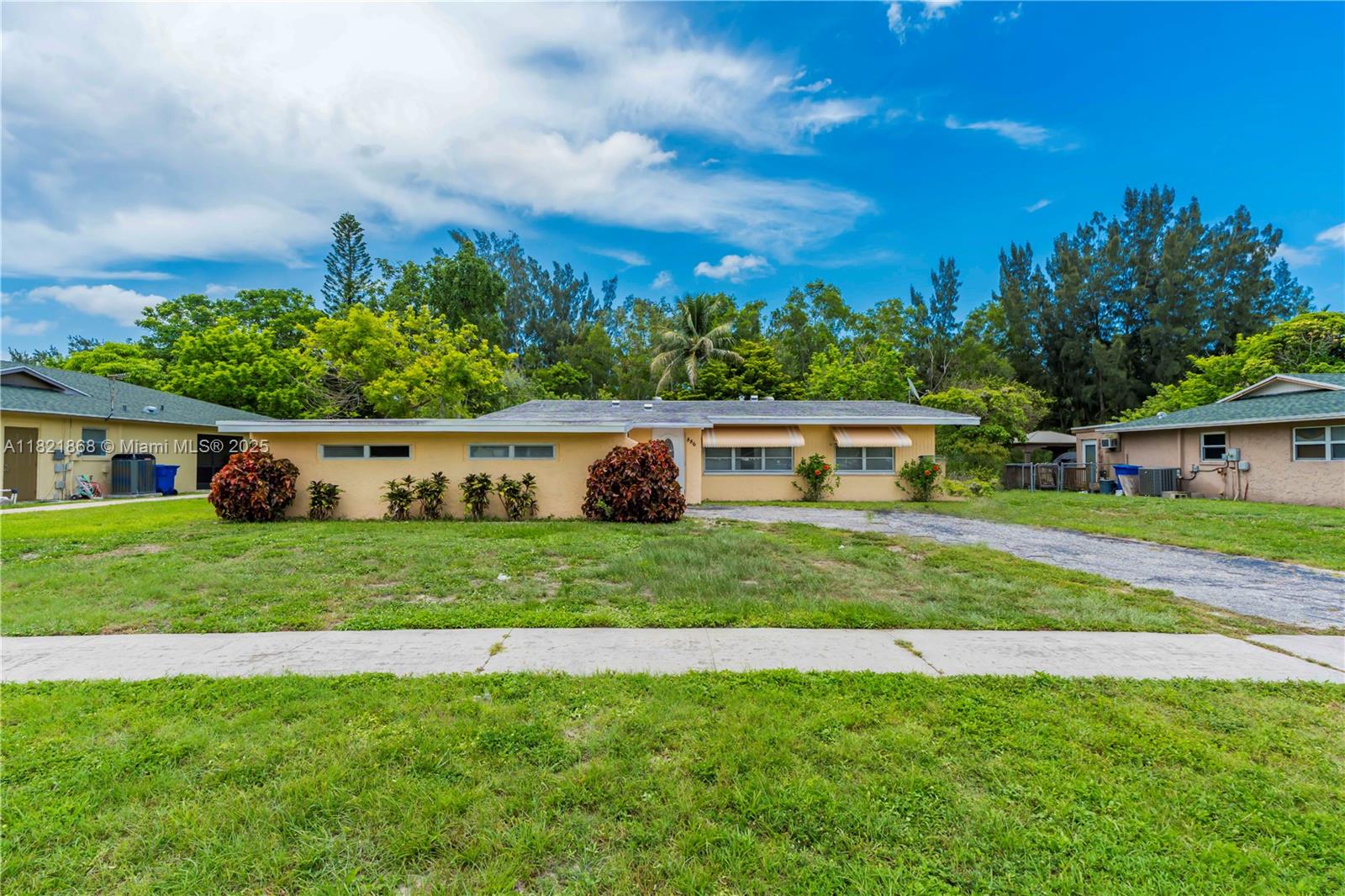 886 Camellia Dr