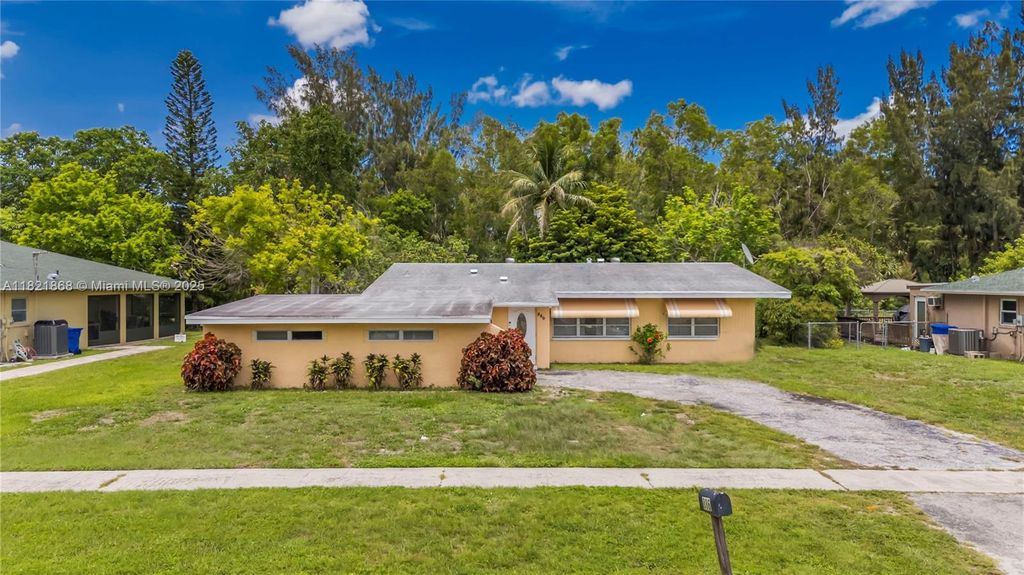 Photo of 886 Camellia Dr, Royal Palm Beach, FL 33411 (MLS # A11821868)