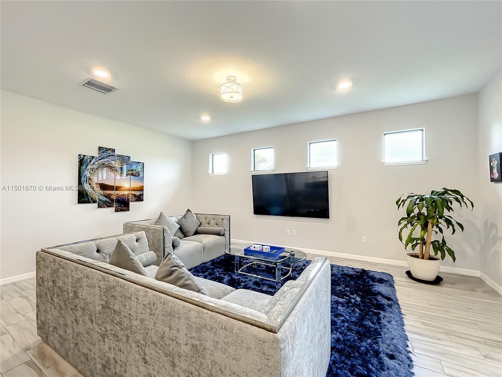 WOODMONT POD E - Residential
