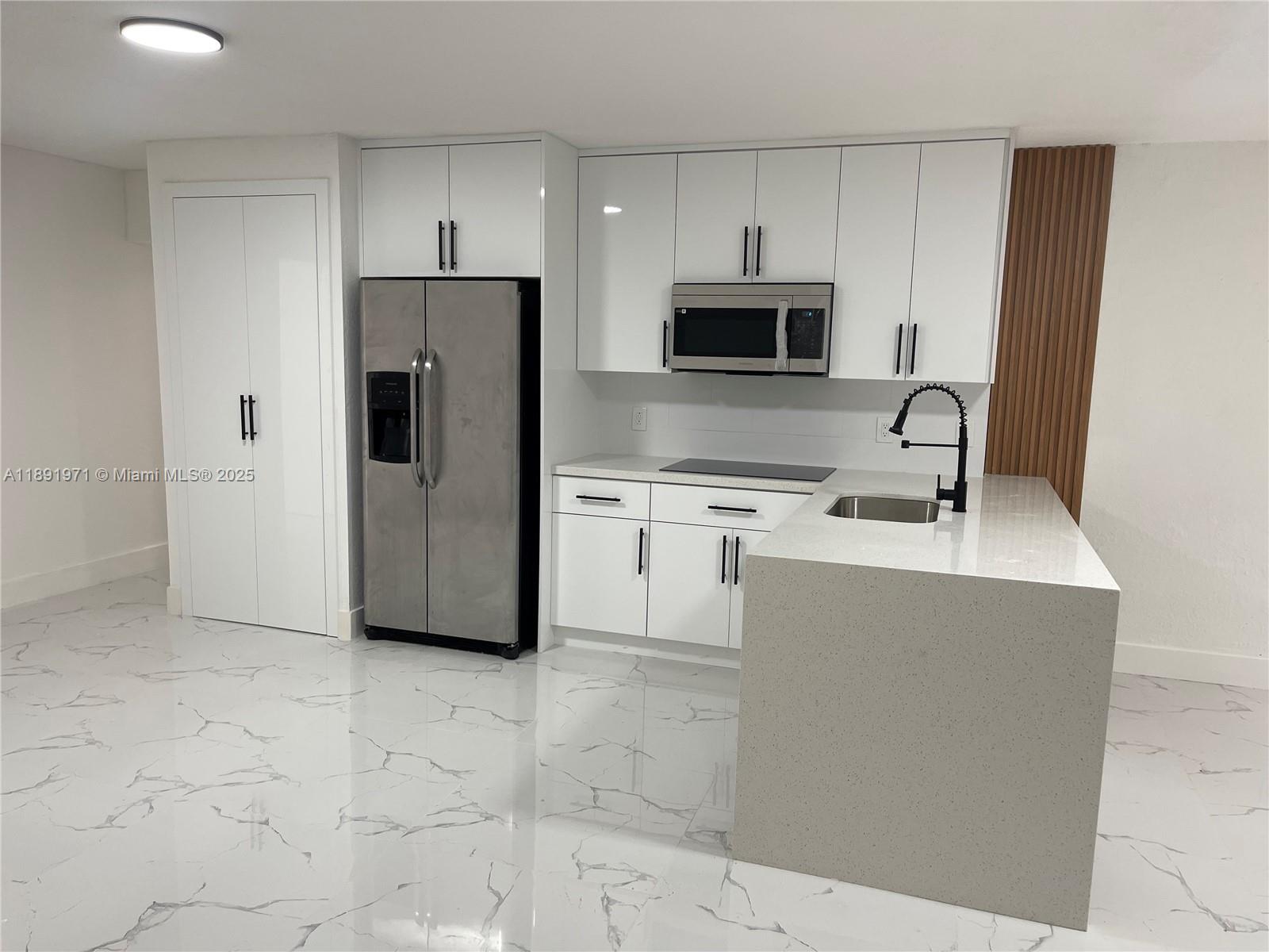 SEA GRAPE TOWN HOMES - Residential Lease