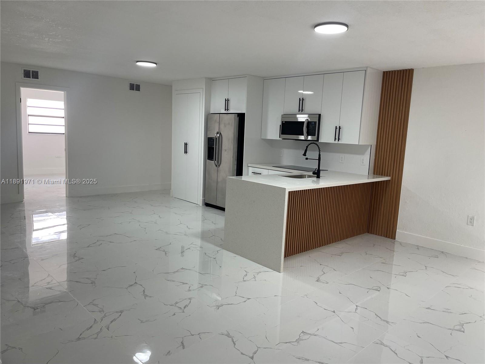 SEA GRAPE TOWN HOMES - Residential Lease