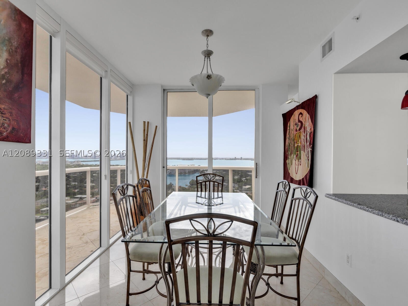 4779 Collins Ave 2805