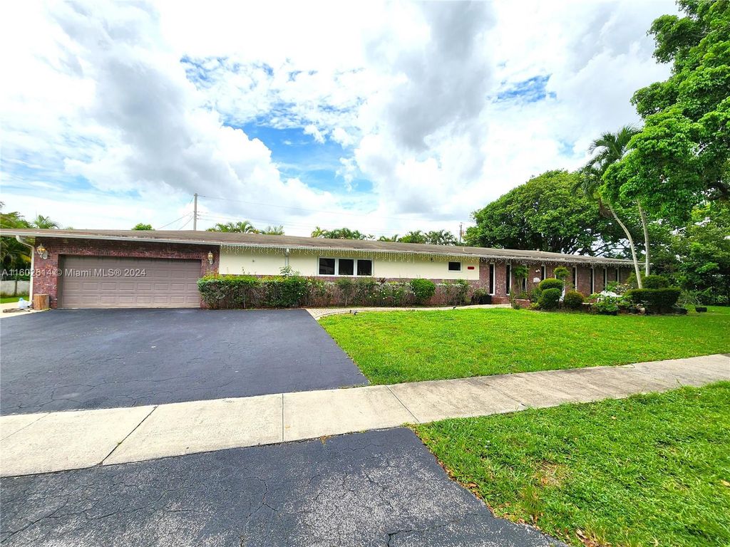 Photo of 251 SW 61st Ave, Plantation, FL 33317 (MLS # A11602614)