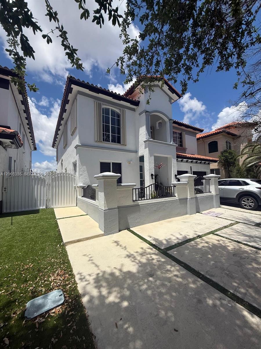 A B AT TAMIAMI TRAIL PHAS - Residential