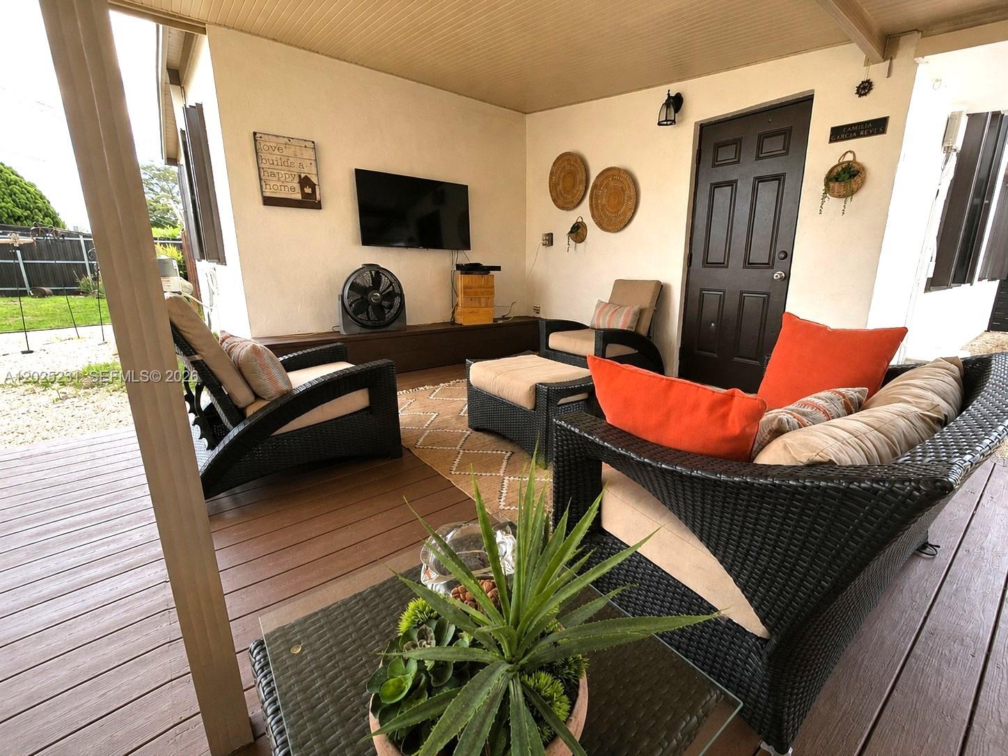 WESTWOOD LAKE - Residential