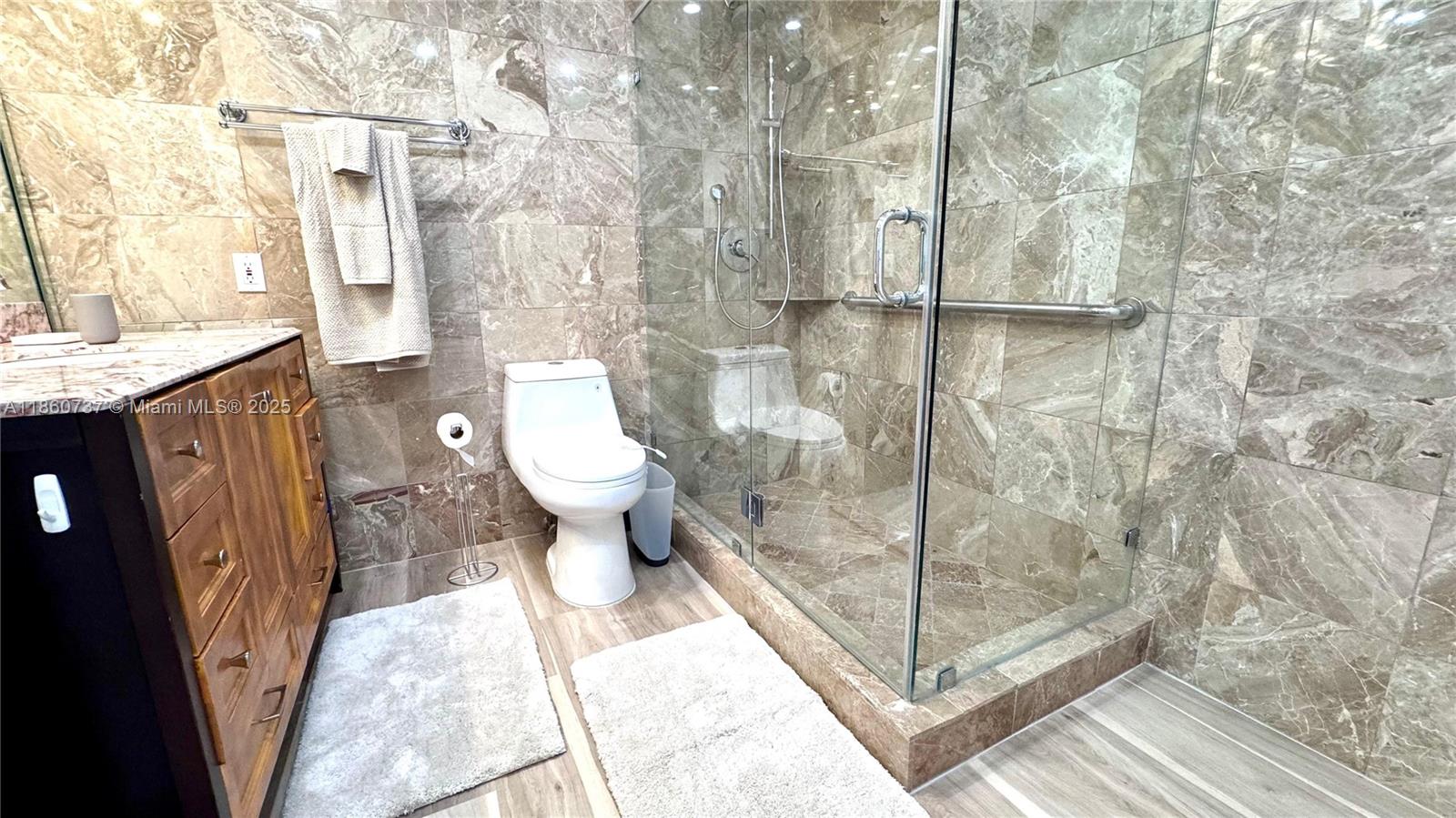 ALEXANDER TOWERS CONDO - Residential Lease