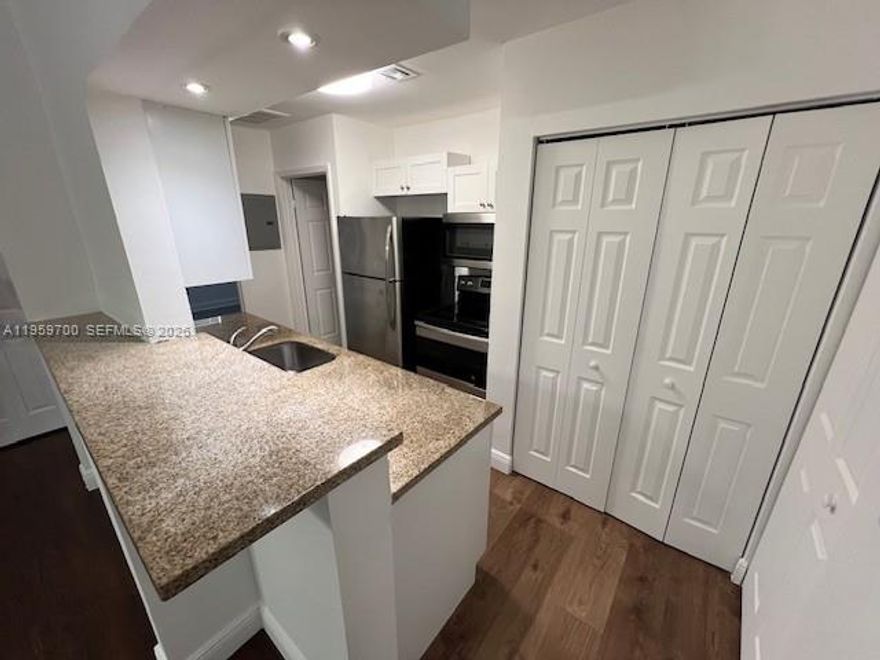 Spacious unit in convenient location near highways and shopping.  Laundry located inside unit.