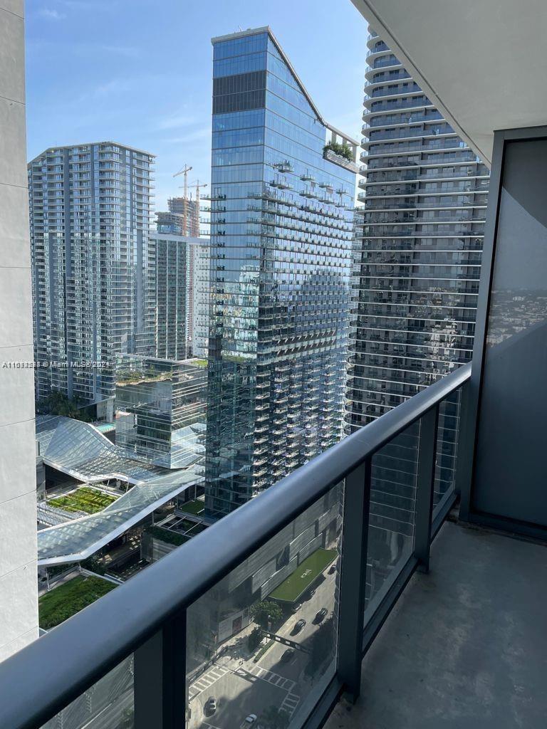 Great Furnished unit with spectacular city views from the 32 floor in the heart of Brickell. Unit comes fully furnished at no extra cost so you can move in immediately. Featuring tile floors throughout one and a half bathrooms, master bedrooms with walk in closet. Luxurious building with top of the line amenities, rooftop pool, Gym, Valet, business center, etc.
Walking distance from City Centre shopping, Supermarkets, top restaurants and shops