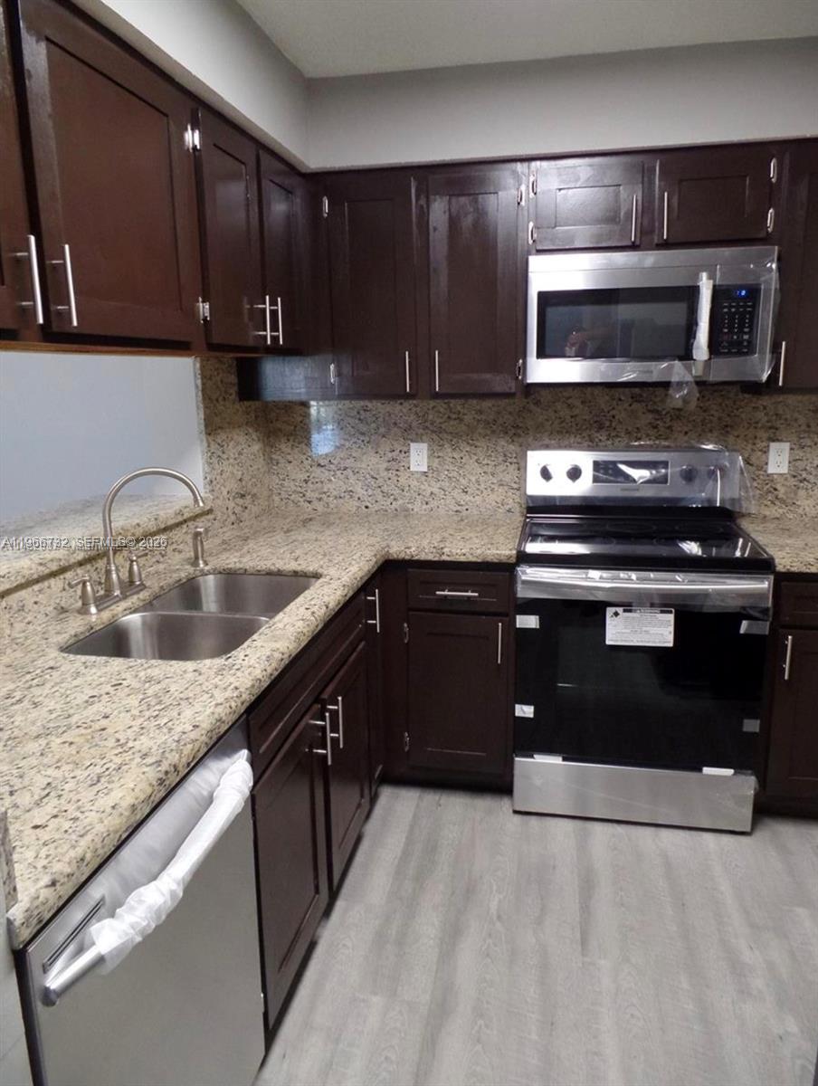 ROYAL POINCIANA CONDO - Residential Lease