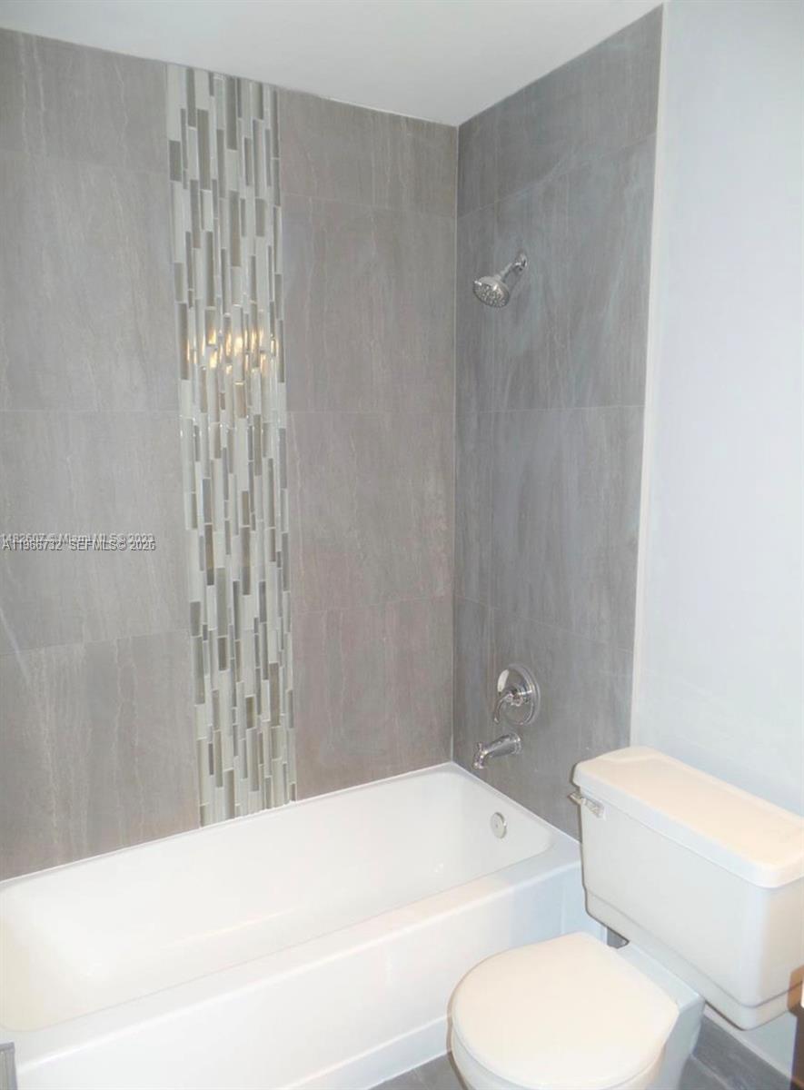 ROYAL POINCIANA CONDO - Residential Lease