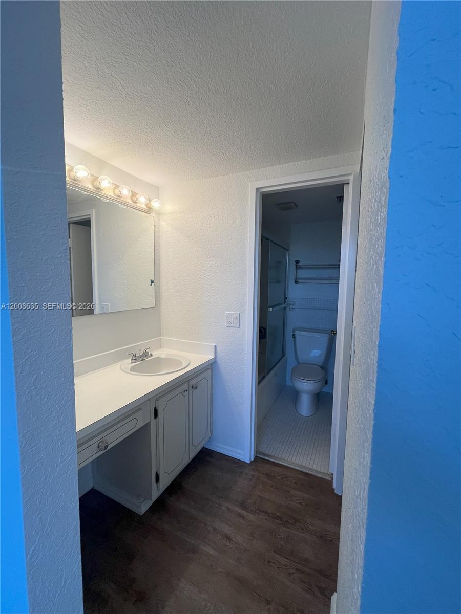 3660 NE 166th St 305