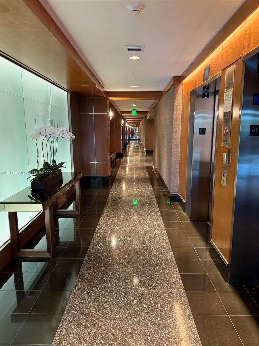 5025 Collins Ave 1908, Miami Beach, FL, 33140/$2,450,000 2 5025 Collins Ave 1908