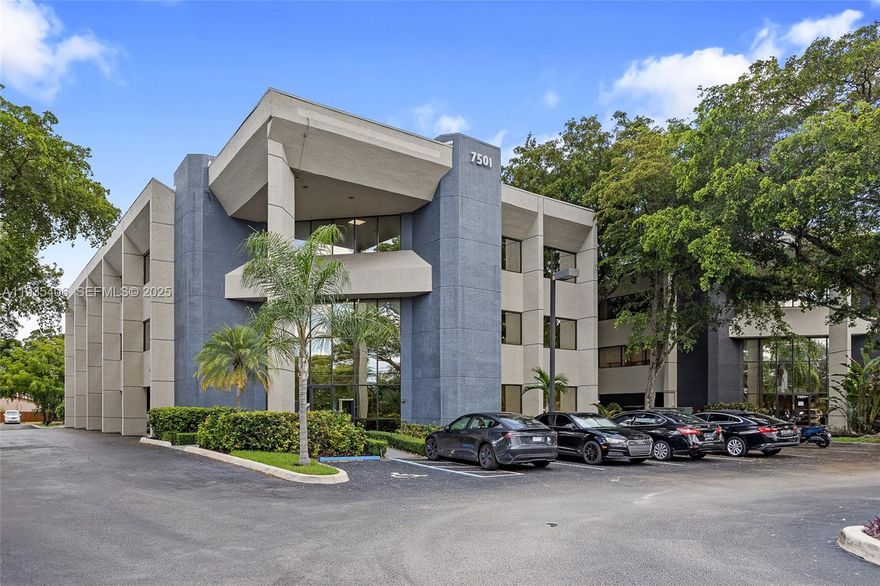 3 STORY MIX USED OFFICE BUILDING. RENOVATED! WELL KEPT! 97% OCCUPIED WITH LONG TERM TENANTS. NNN LEASES WITH 5% INCREASES YEARLY. $ 300,000 NOI. MUST SEE!
ON A BUSY WEST OAKLAND PARK BLVD WITH A LOT OF EXPOSURE!