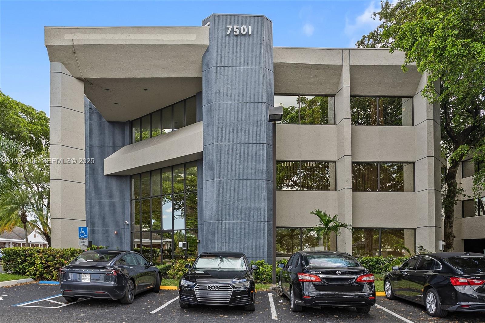 7501 W Oakland Park Blvd