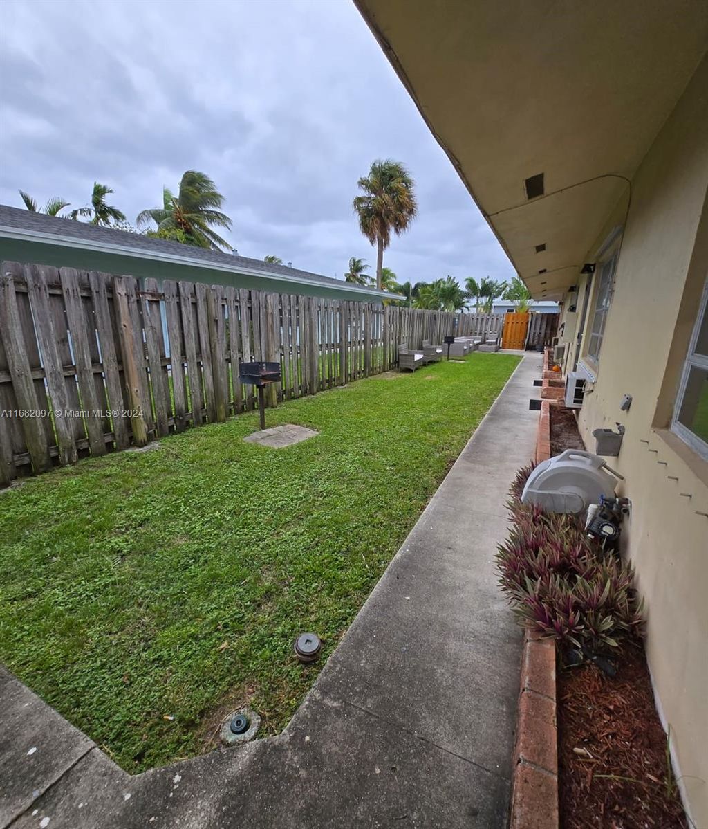 Photo of 831 NE 14th Ct #4, Fort Lauderdale, FL 33304 (MLS # A11682097)