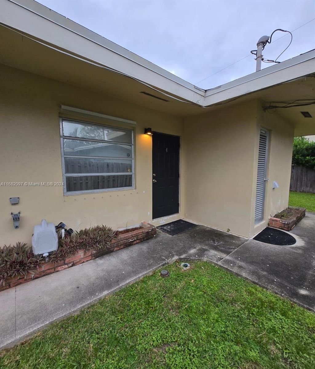 Photo of 831 NE 14th Ct #4, Fort Lauderdale, FL 33304 (MLS # A11682097)