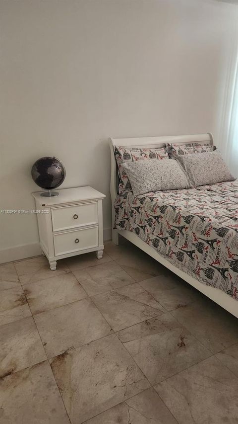 170 SE 14th St 2405 Miami FL 33131