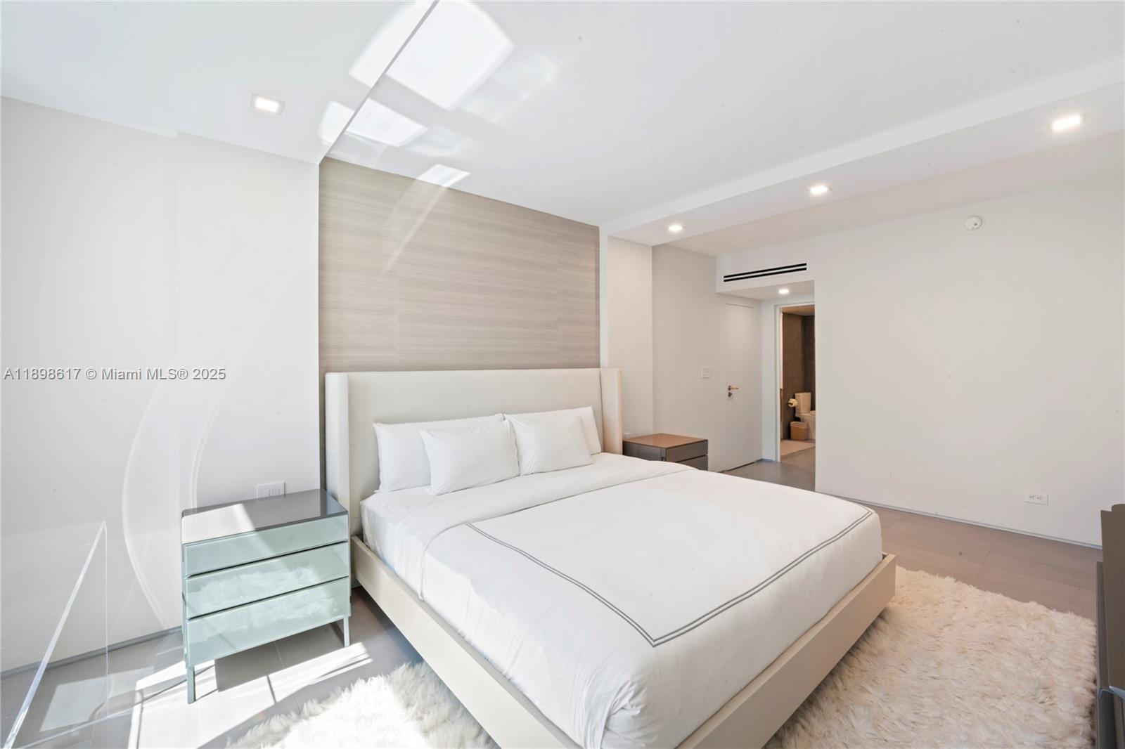 RONEY PALACE CONDO - Residential