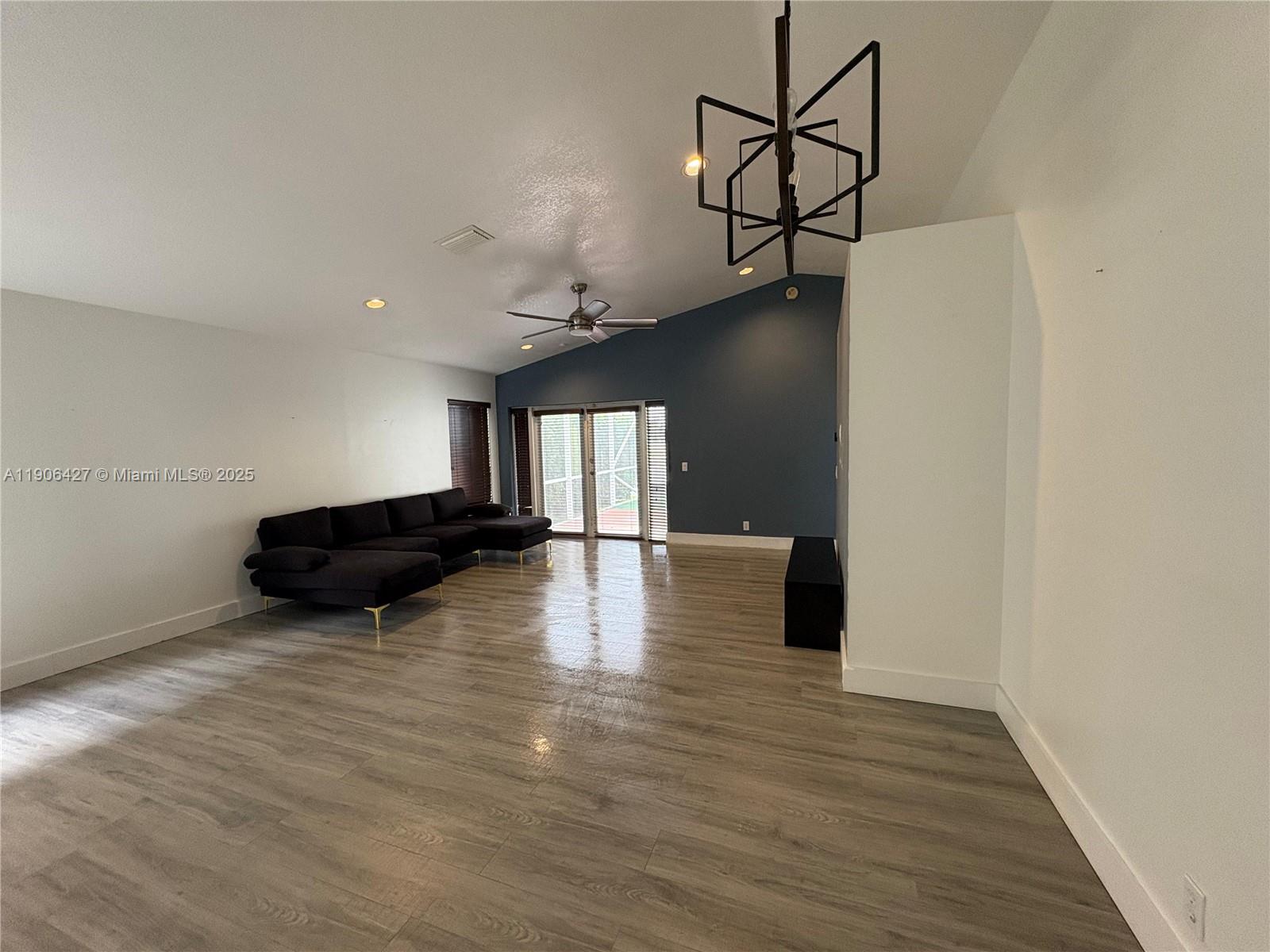 SECTORS 3 & 4 BOUNDARY PL - Residential Lease