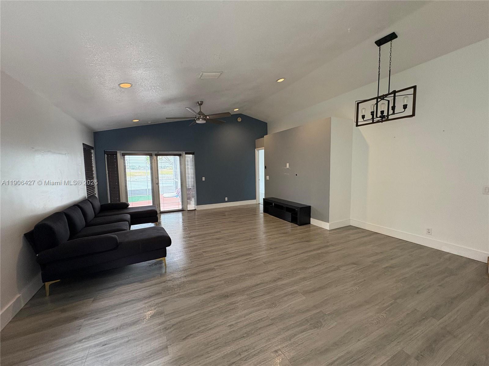 SECTORS 3 & 4 BOUNDARY PL - Residential Lease