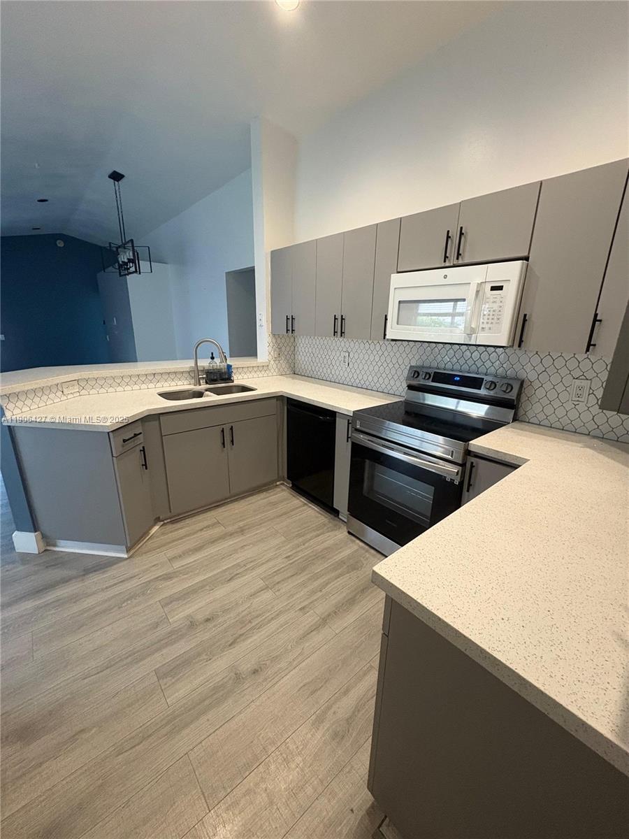 SECTORS 3 & 4 BOUNDARY PL - Residential Lease