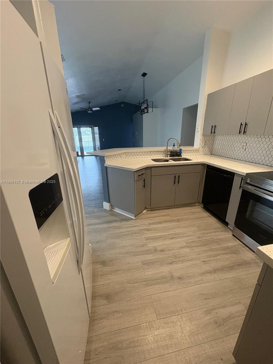 SECTORS 3 & 4 BOUNDARY PL - Residential Lease