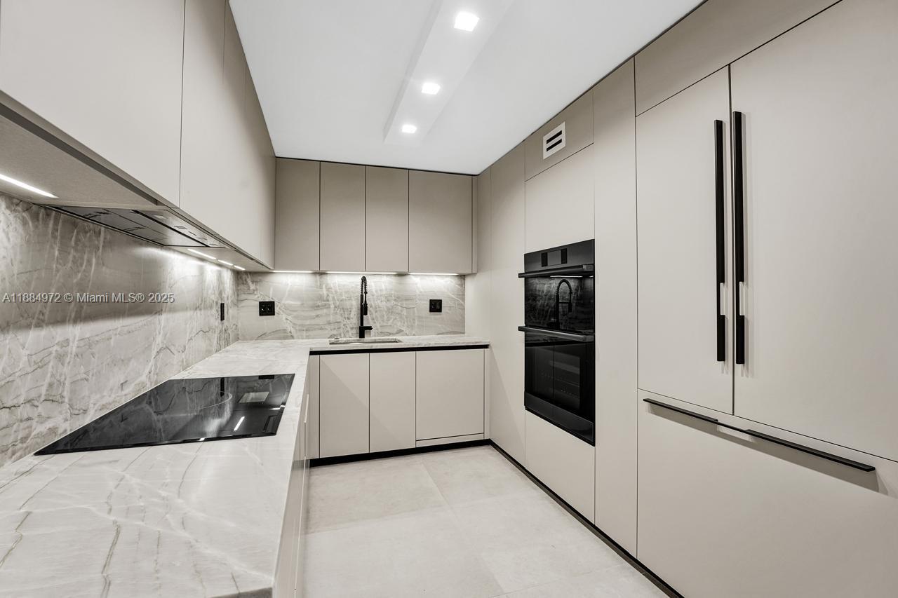 5555 Collins Ave 6H